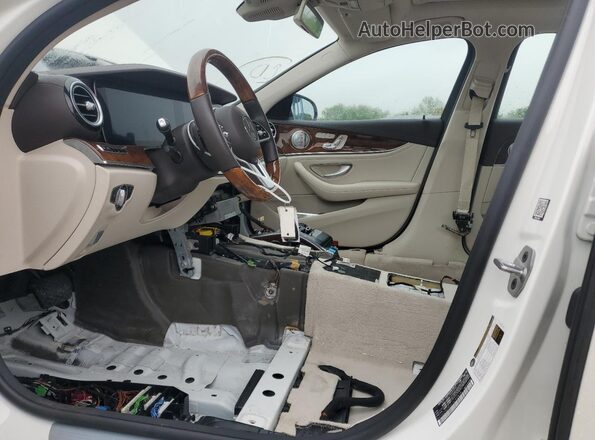 WDDZF8DBXLA748839 2020 MERCEDES-BENZ E Cream Vista interior delantera