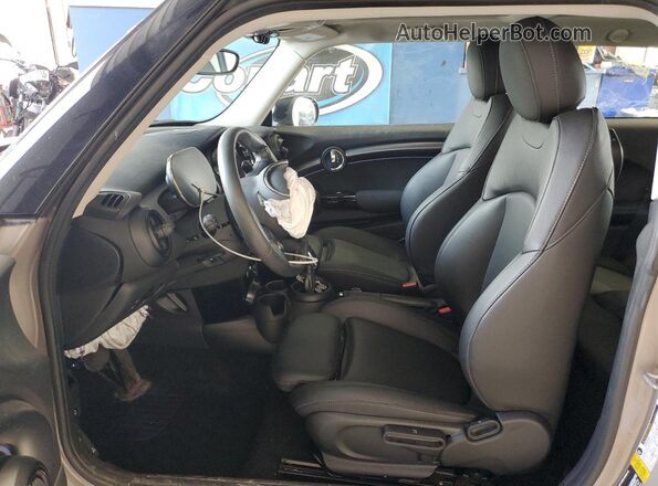 WMW53DH06P2T26454 2023 MINI COOPER Желто-коричневый Вид салона спереди