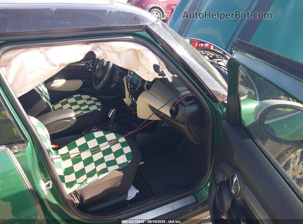 WMW53DK07N2P55172 2022 MINI COOPER Green Front interior view