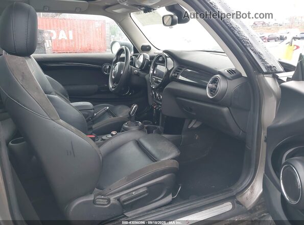 WMWXR5C01L2L89329 2020 MINI HARDTOP Бежевый Вид салона спереди