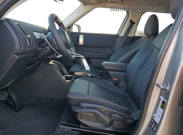 WMZ23GA07S7P55423 2025 MINI COUNTRYMAN Gray Widok wnętrza z przodu