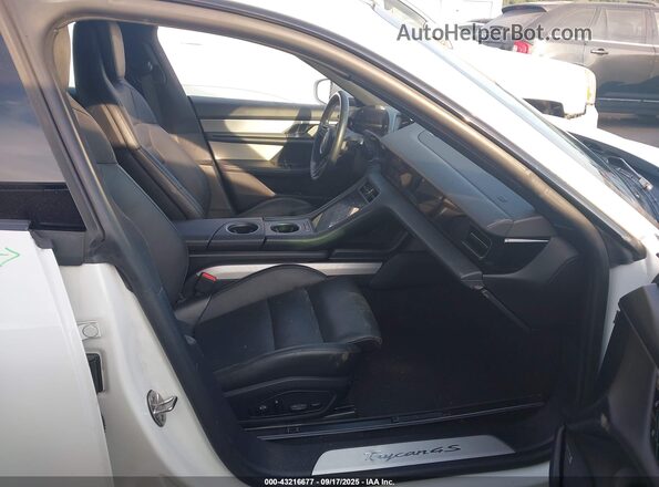 WP0AB2Y16LSA52431 2020 PORSCHE TAYCAN Белый Вид салона спереди
