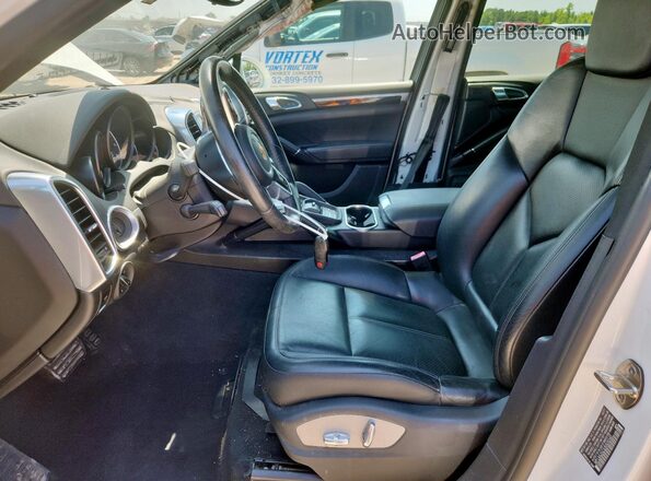 WP1AA2A23JKA04545 2018 PORSCHE CAYENNE White Vista interior delantera