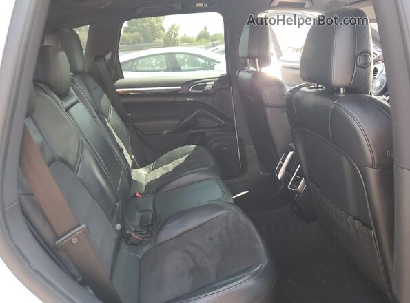 WP1AA2A28HKA81924 2017 PORSCHE CAYENNE White Вид задньої частини салону