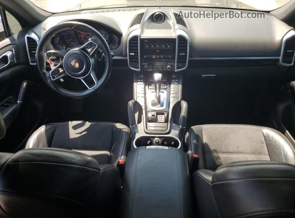 WP1AA2A28HKA81924 2017 PORSCHE CAYENNE White Вид панелі приладів