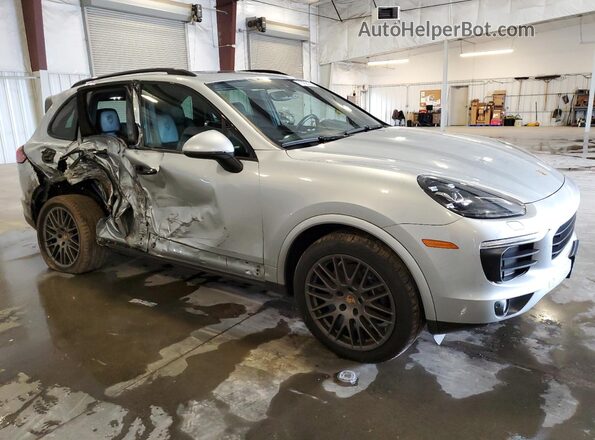 WP1AA2A29HKA88073 2017 PORSCHE CAYENNE Silver Front right