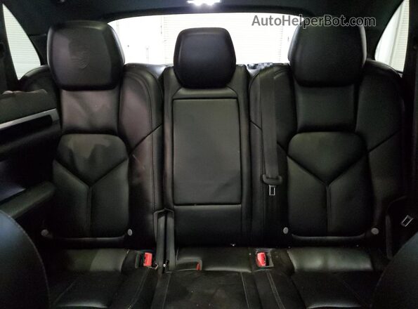 WP1AA2A29HKA88073 2017 PORSCHE CAYENNE Silver Rear seats view