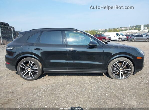 WP1AA2AY4RDA00315 2024 PORSCHE CAYENNE Черный Вид задней части салона