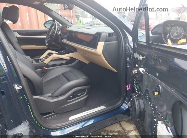WP1AA2AY5RDA00128 2024 PORSCHE CAYENNE Dark Blue Вид салона спереди