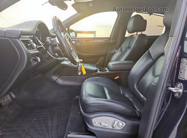 WP1AB2A55JLB37583 2018 PORSCHE MACAN Черный Вид салона спереди