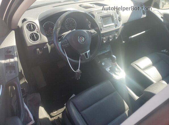 WVGAV7AX2GW552886 2016 VOLKSWAGEN TIGUAN Gray Widok deski rozdzielczej