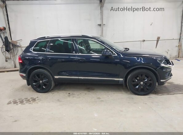 WVGRF7BP2HD005662 2017 VOLKSWAGEN TOUAREG Черный Вид задней части салона