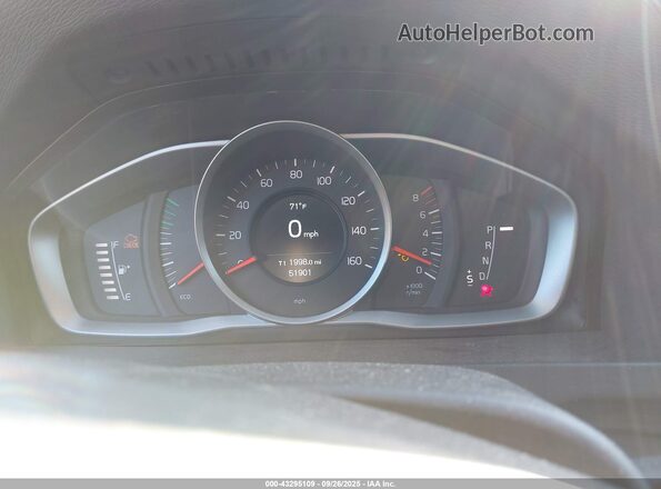 YV126MFL7H2421739 2017 VOLVO S60 Серебряный Вид задних сидений