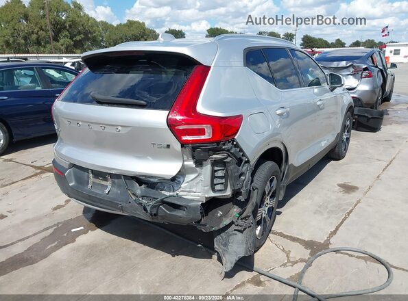 YV4162UL8K2097844 2019 VOLVO XC40 Серебряный Вид спереди