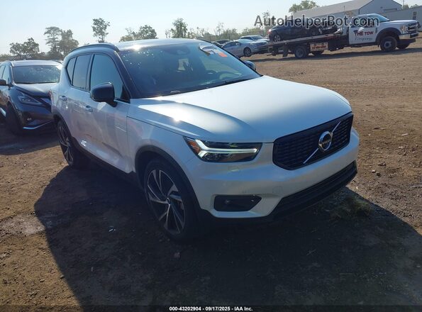 YV4162UM4M2612558 2021 VOLVO XC40 Белый Передняя правая четверть