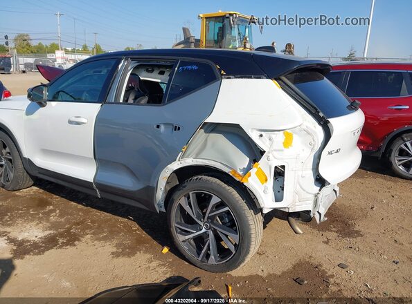 YV4162UM4M2612558 2021 VOLVO XC40 Белый Вид спереди