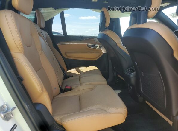 YV4A22PL5J1320000 2018 VOLVO XC90 White Rear seats view