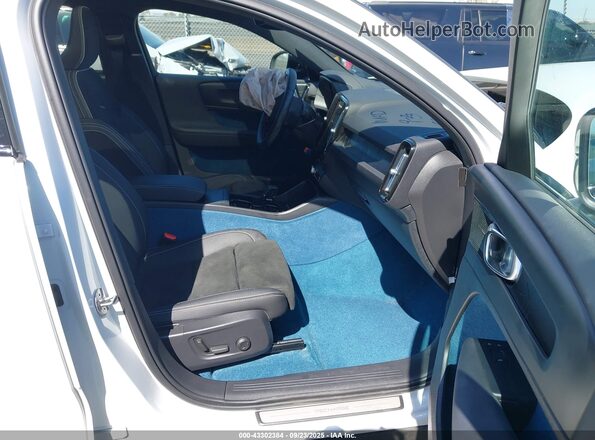 YV4ED3GM1P2033587 2023 VOLVO C40 RECHARGE PURE ELECTRIC White Vista interior delantera