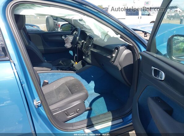YV4ED3UL5P2093125 2023 VOLVO XC40 RECHARGE PURE ELECTRIC Синий Вид салона спереди