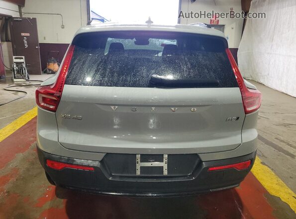 YV4L12UC1S2492407 2025 VOLVO XC40 Silver Widok z tyłu