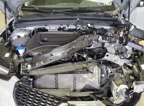 YV4L12UC1S2492407 2025 VOLVO XC40 Silver Widok komory silnika
