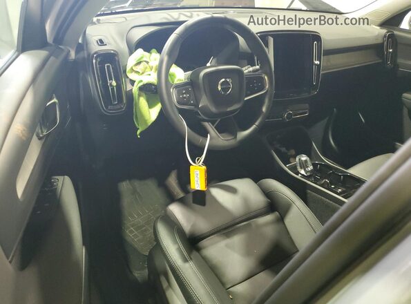 YV4L12UC1S2492407 2025 VOLVO XC40 Silver Widok deski rozdzielczej