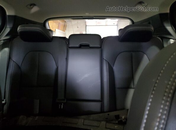 YV4L12UC1S2492407 2025 VOLVO XC40 Silver Widok tylnych siedzeń