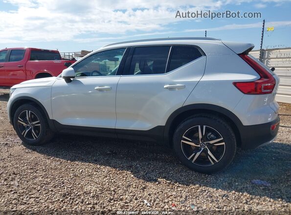 YV4L12UJ9S2568986 2025 VOLVO XC40 White 