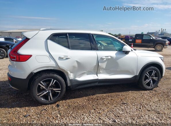 YV4L12UJ9S2568986 2025 VOLVO XC40 White სალონის 360-გრადუსიანი ხედი