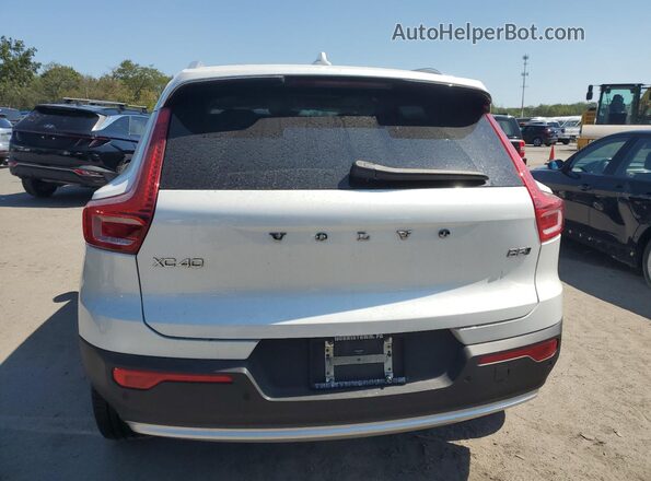 YV4L12UN5P2014287 2023 VOLVO XC40 White Rear view