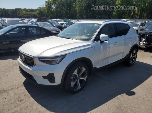 YV4L12UN5P2014287 2023 VOLVO XC40 White Front left