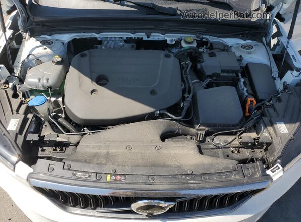 YV4L12UN5P2014287 2023 VOLVO XC40 White Engine compartment view