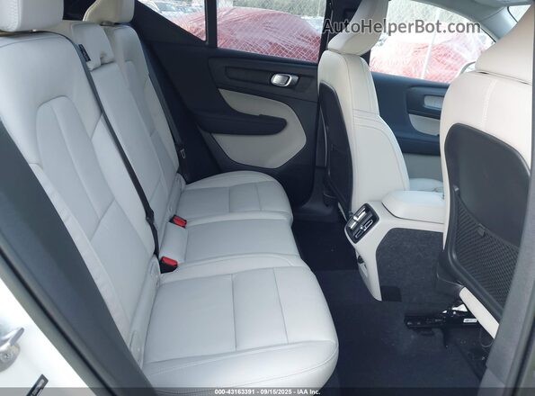 YV4L12UN7P2948709 2023 VOLVO XC40 Белый Вид наклейки с VIN-кодом
