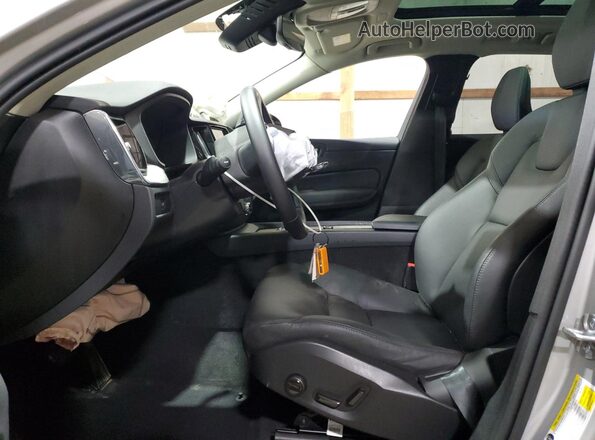 YV4M12RC3S1148094 2025 VOLVO XC60 Серебряный Вид салона спереди