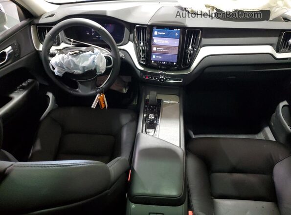 YV4M12RC3S1148094 2025 VOLVO XC60 Серебряный Вид панели приборов