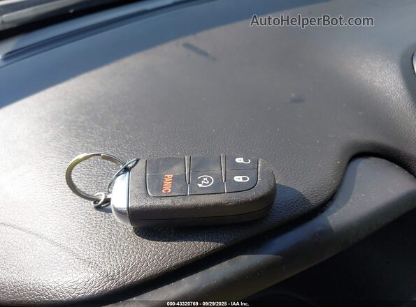 ZACNJDB19NPN50991 2022 JEEP RENEGADE Белый Вид панели приборов