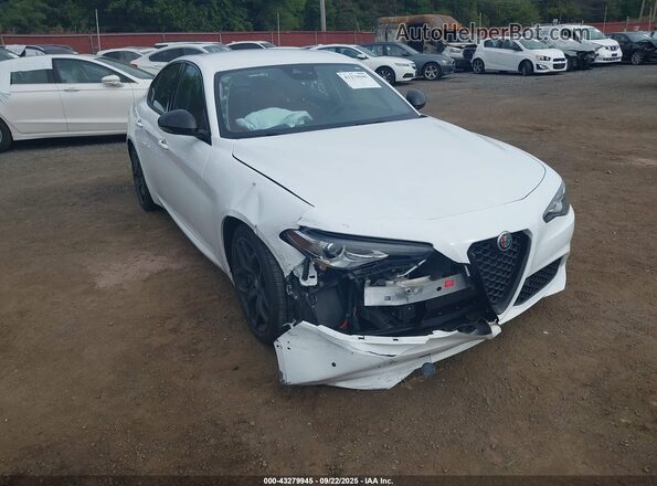 ZARFAMAN9M7647962 2021 ALFA ROMEO GIULIA White Widok z przodu