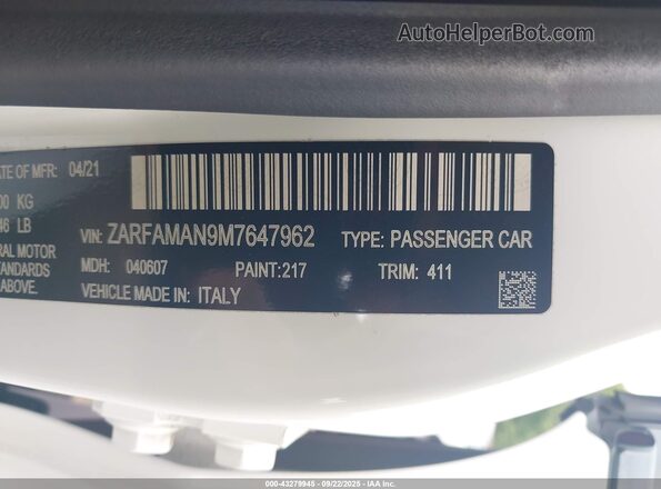 ZARFAMAN9M7647962 2021 ALFA ROMEO GIULIA White Widok komory silnika