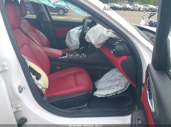ZARFAMAN9M7647962 2021 ALFA ROMEO GIULIA White Widok wnętrza z przodu