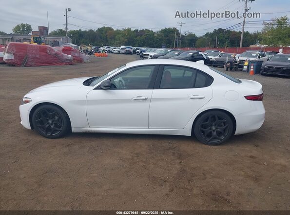 ZARFAMAN9M7647962 2021 ALFA ROMEO GIULIA White Widok wnętrza 360 stopni