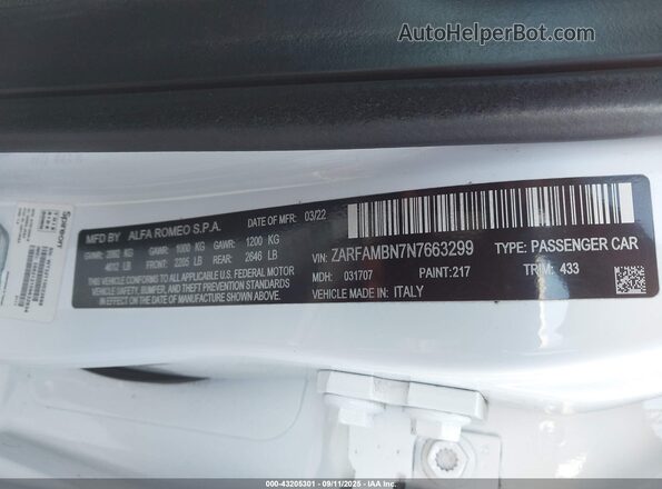 ZARFAMBN7N7663299 2022 ALFA ROMEO GIULIA Белый Вид подкапотного пространства