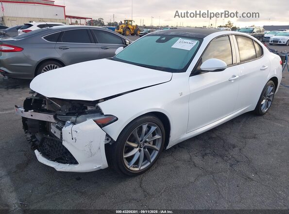ZARFAMBN7N7663299 2022 ALFA ROMEO GIULIA Белый Передняя левая четверть