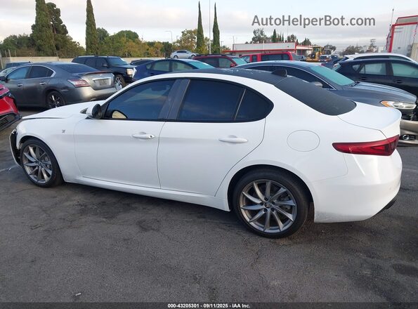 ZARFAMBN7N7663299 2022 ALFA ROMEO GIULIA Белый 