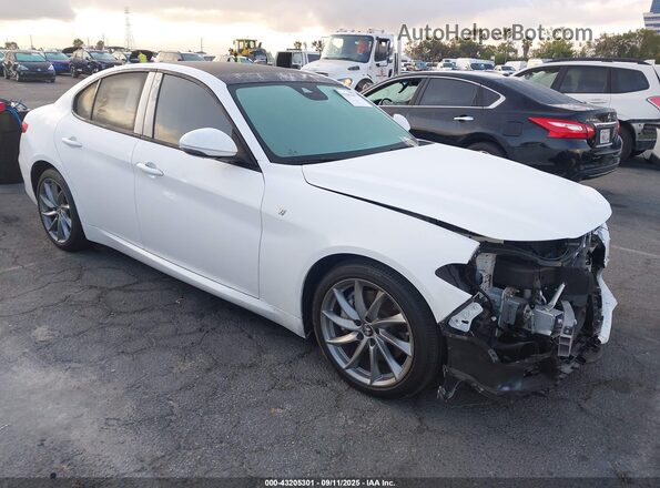 ZARFAMBN7N7663299 2022 ALFA ROMEO GIULIA Белый Передняя правая четверть