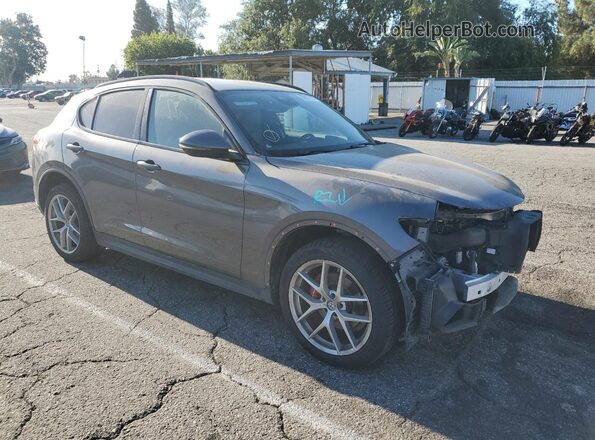ZASFAKNN2J7C01955 2018 ALFA ROMEO STELVIO Gray Front right
