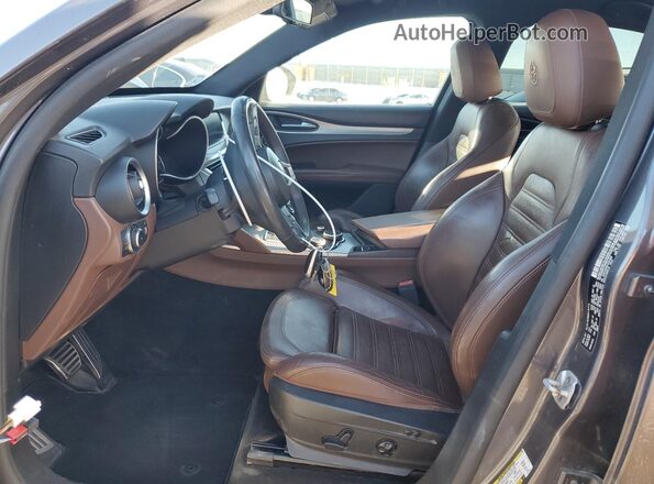ZASFAKNN2J7C01955 2018 ALFA ROMEO STELVIO Gray Front interior view