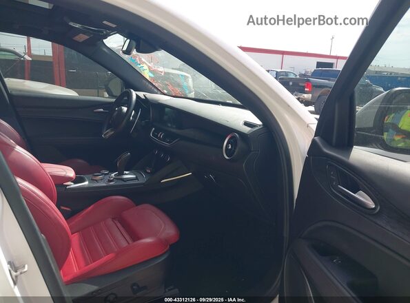 ZASPAJAN9N7D24551 2022 ALFA ROMEO STELVIO White Front interior view