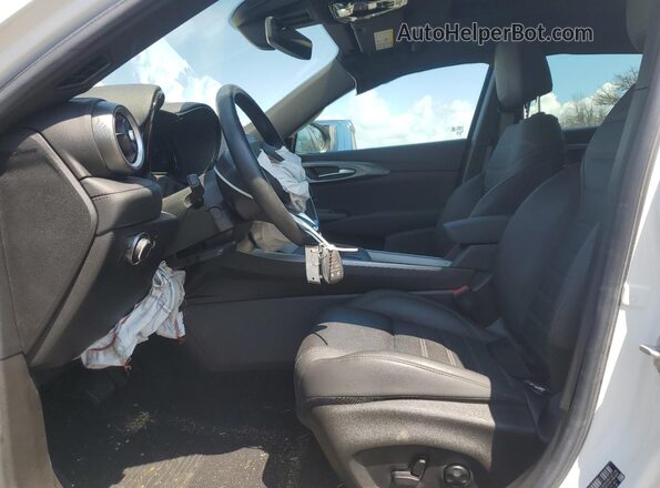 ZASPATCWXR3047940 2024 ALFA ROMEO OTHER Белый Вид салона спереди