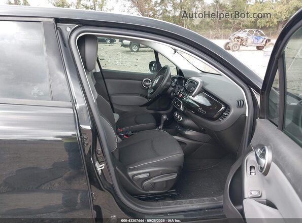 ZFBCFXAB4HP535598 2017 FIAT 500X Black Widok wnętrza z przodu