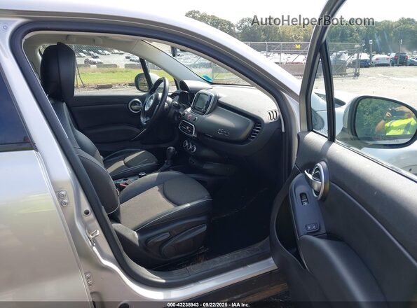 ZFBCFYCT9GP501828 2016 FIAT 500X Silver Widok wnętrza z przodu